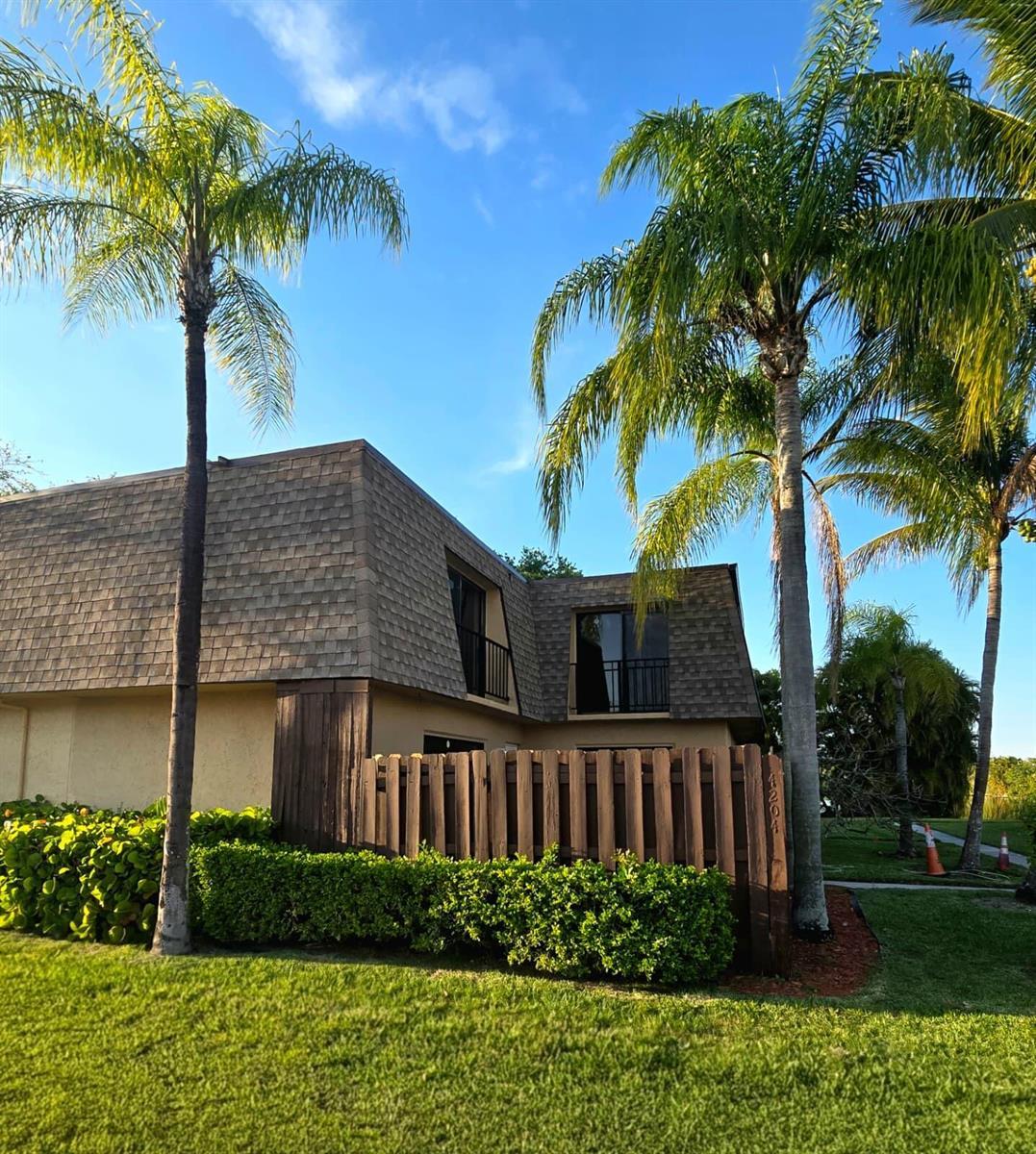 4204 WATERVIEW Circle, Palm Springs FL 33461
