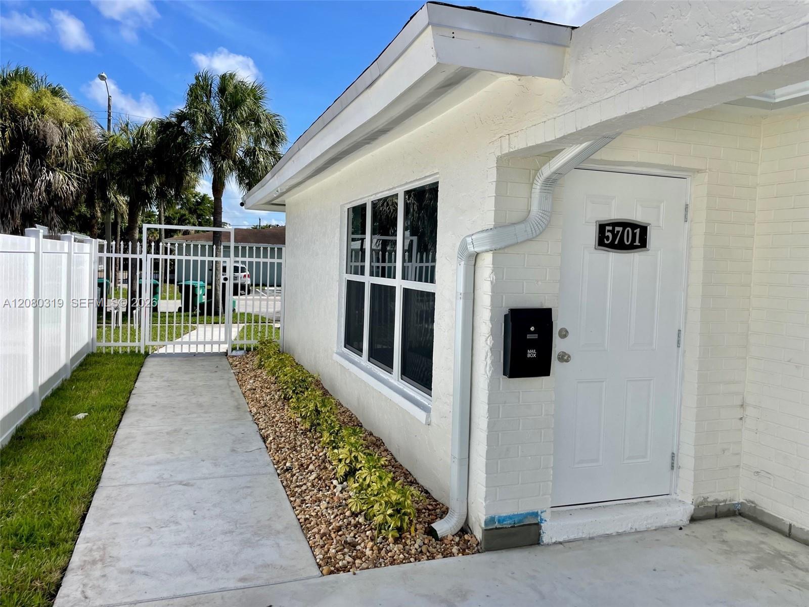 5711 NW 28th St # 5711, Lauderhill FL 33313