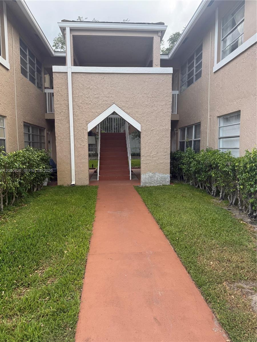 838 Twin Lakes Dr, Coral Springs FL 33071