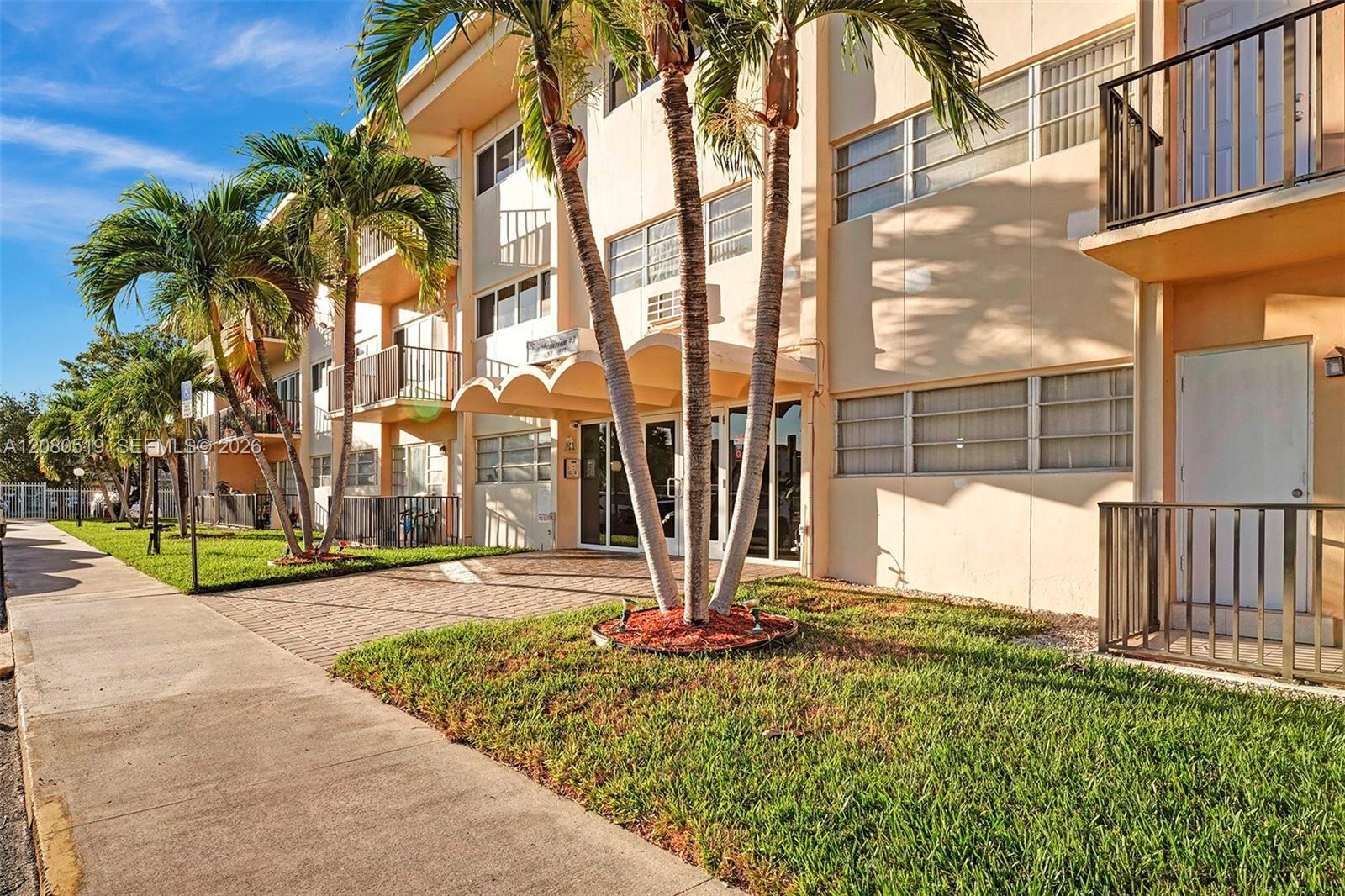 1400 NE 169th St # 305, Miami FL 33162