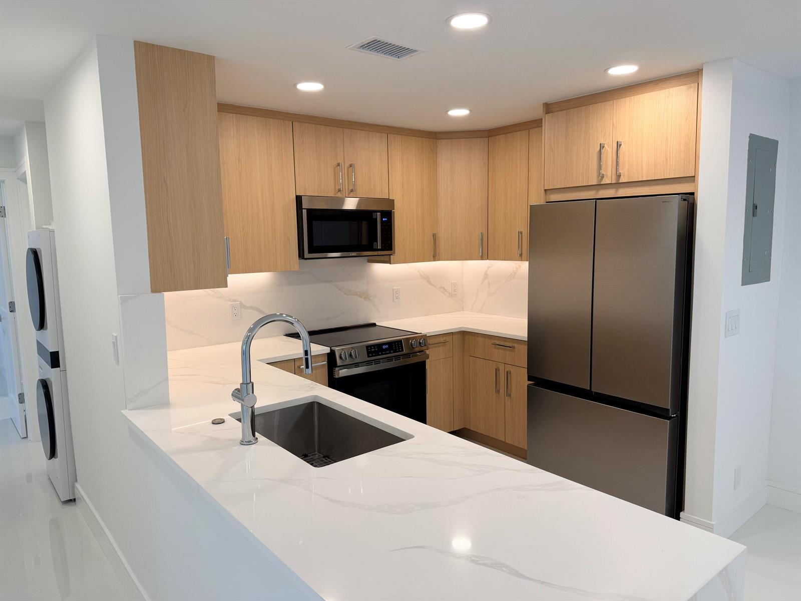 6439 BAY CLUB Drive # 1, Fort Lauderdale FL 33308