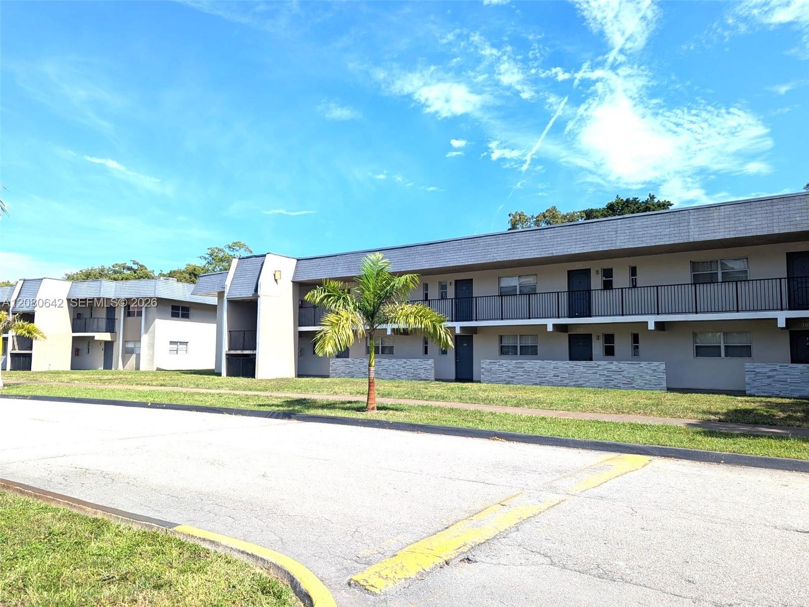 7925 Fairview Dr # 201, Tamarac FL 33321