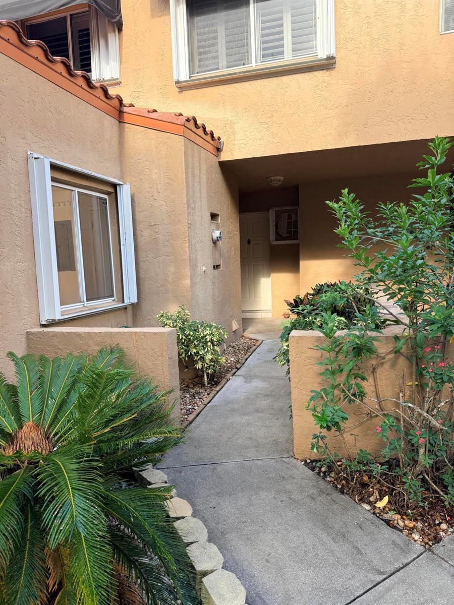 612 N UNIVERSITY Drive, Plantation FL 33324