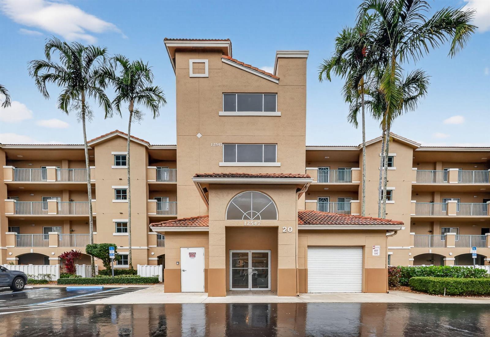 12547 Imperial Isle Drive # 204, Boynton Beach FL 33437
