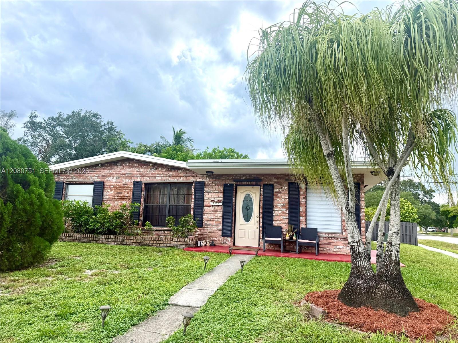 3851 SW 59th Ter, Davie FL 33314
