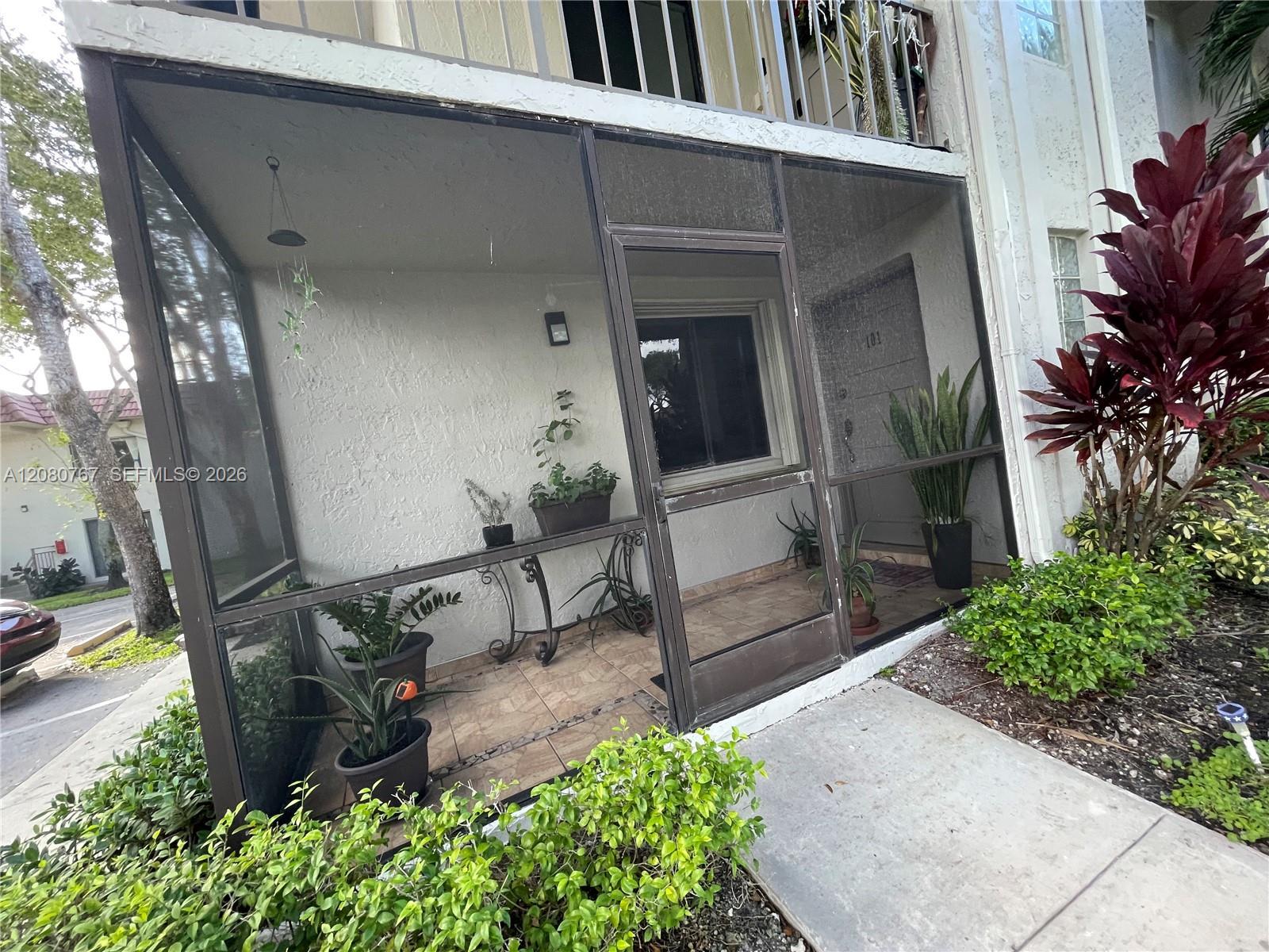 16240 Laurel Dr # 101, Weston FL 33326