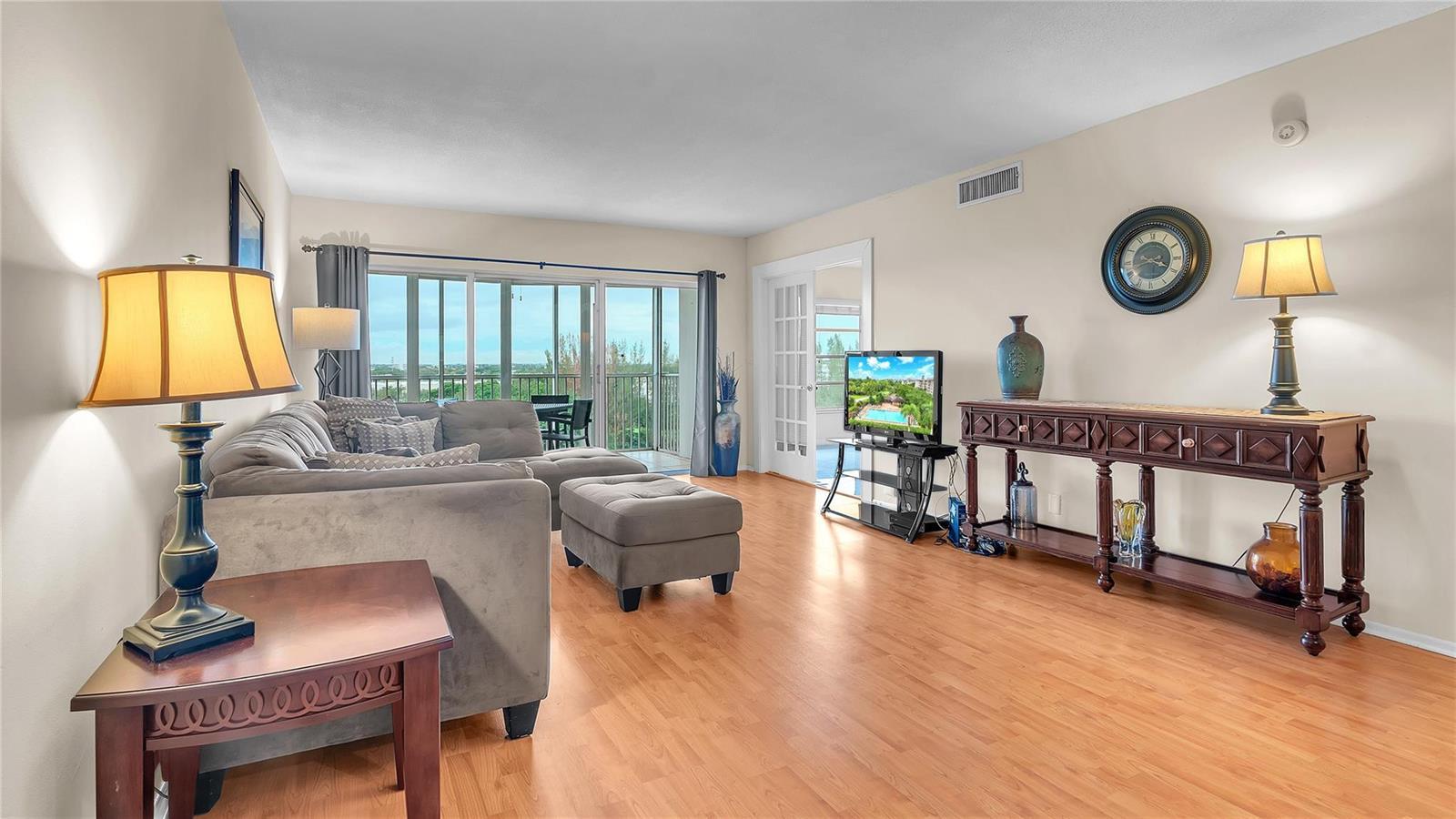 3150 N Palm Aire Drive # 909, Pompano Beach FL 33069