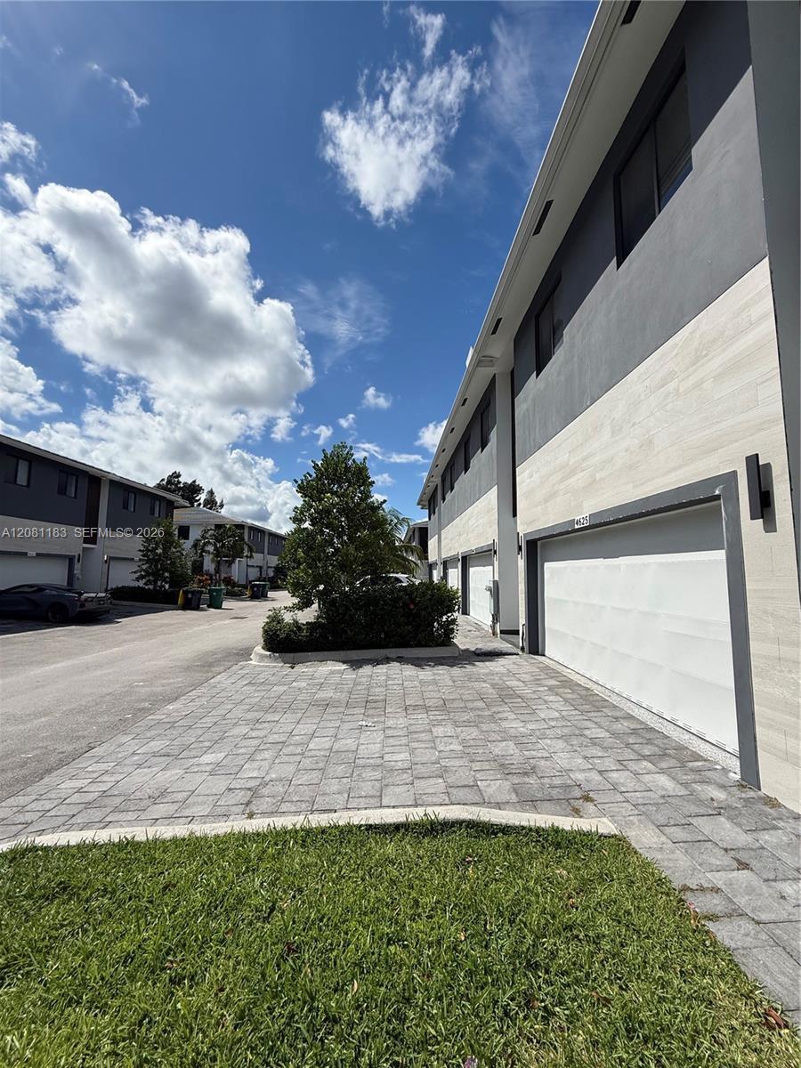 4655 SW 32nd Ave # 2B, Dania Beach FL 33312