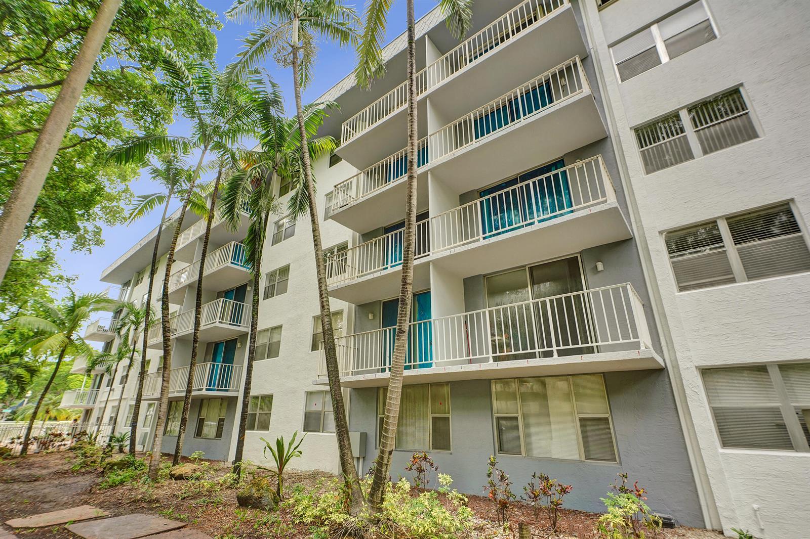 1805 SANS SOUCI Boulevard # 421, North Miami FL 33181