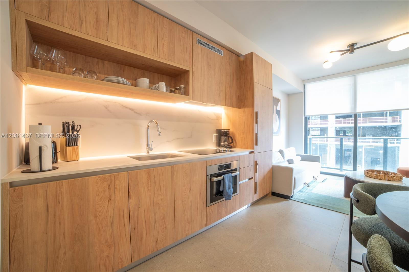 11 NE 6TH # 1403, Miami FL 33132