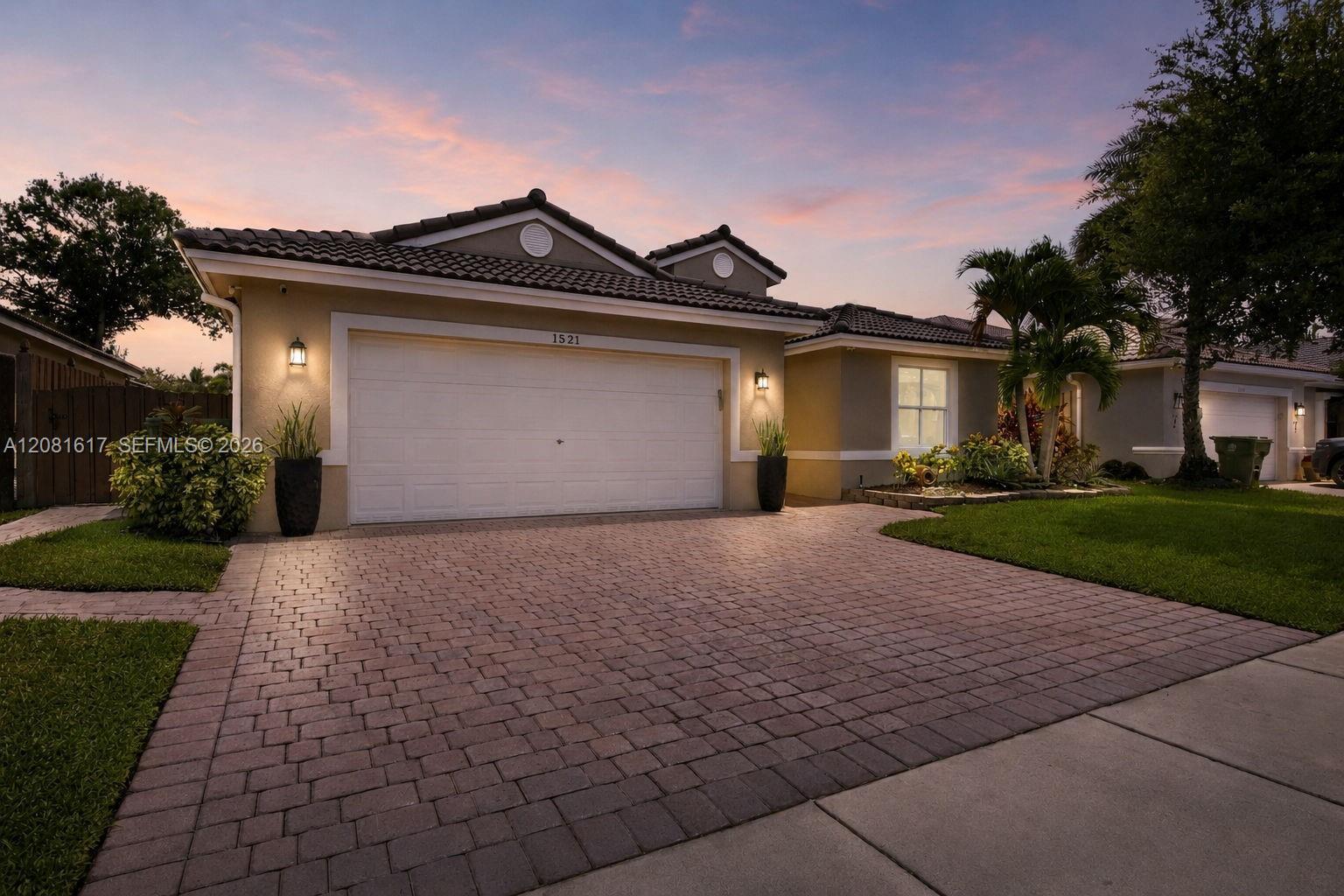 1521 SW 194th Ter, Pembroke Pines FL 33029