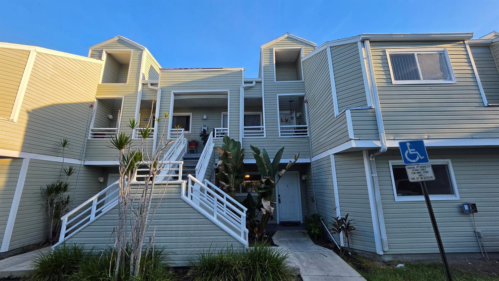 3453 NW 44TH Street # 104, Oakland Park FL 33309