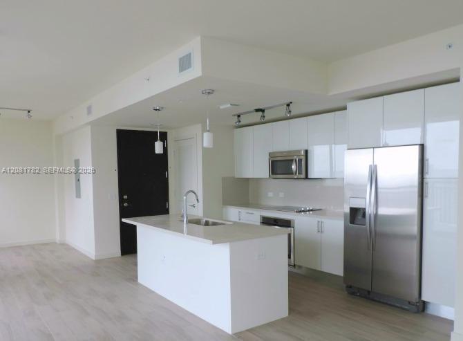 999 SW 1 AV # 2503, Miami FL 33130