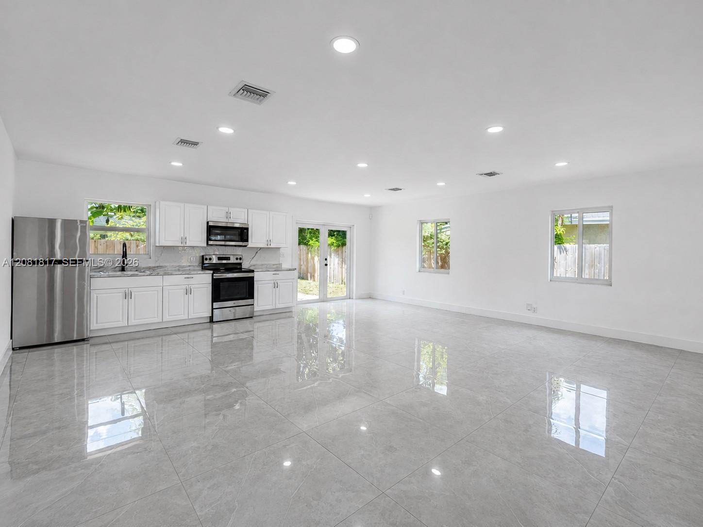 950 NE 164th St, North Miami Beach FL 33162