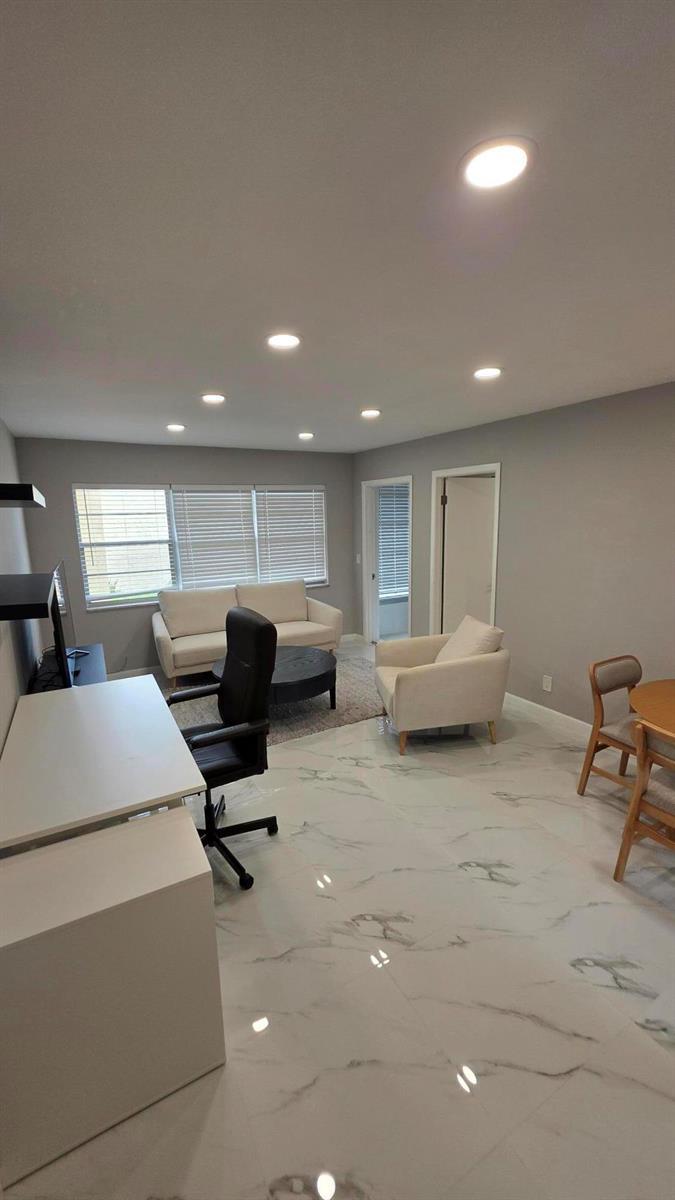 319 LAKE FRANCES Drive # 319, West Palm Beach FL 33411