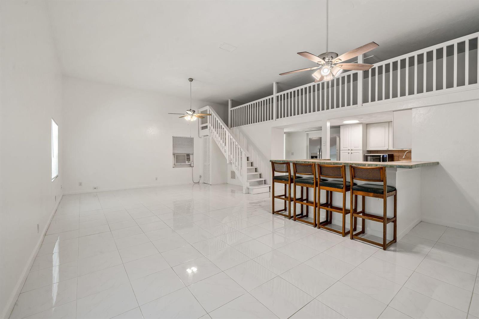 2585 W G Road, FL 33470