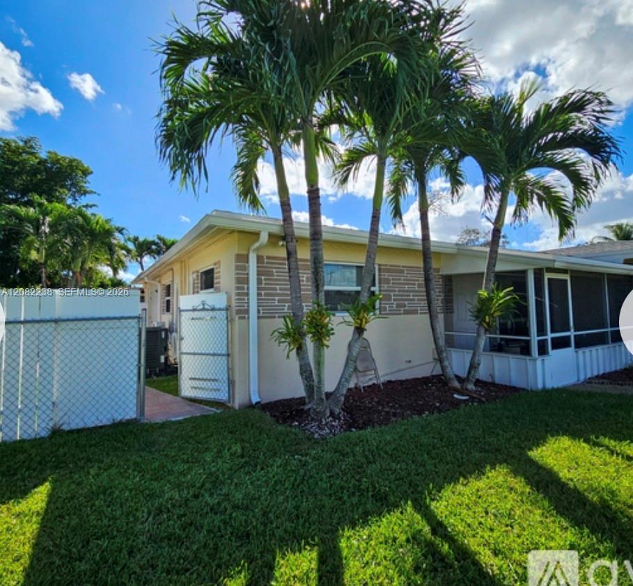 6800 SW 9th St # B, Pembroke Pines FL 33023