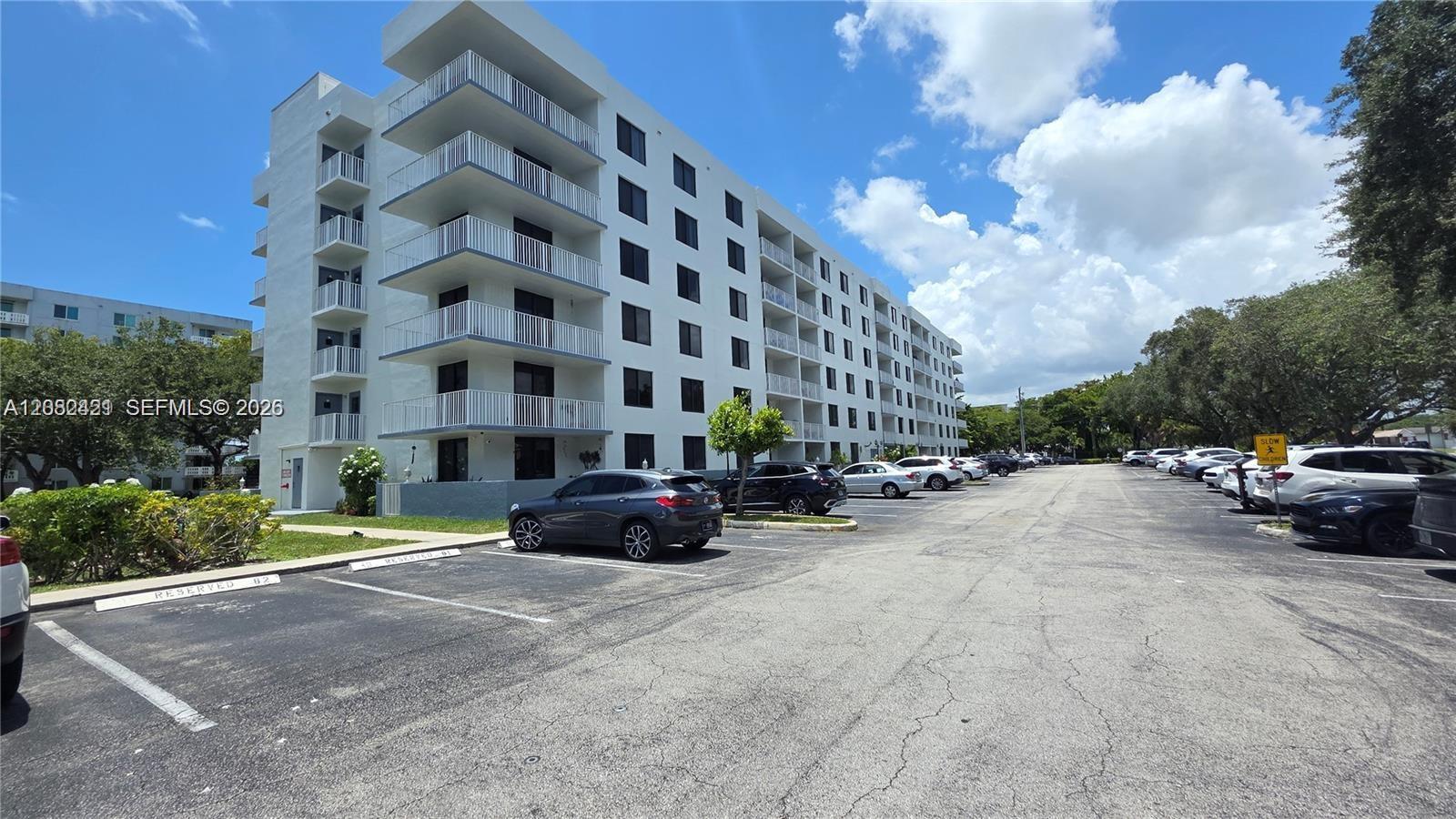 901 Hillcrest Dr # 215, Hollywood FL 33021