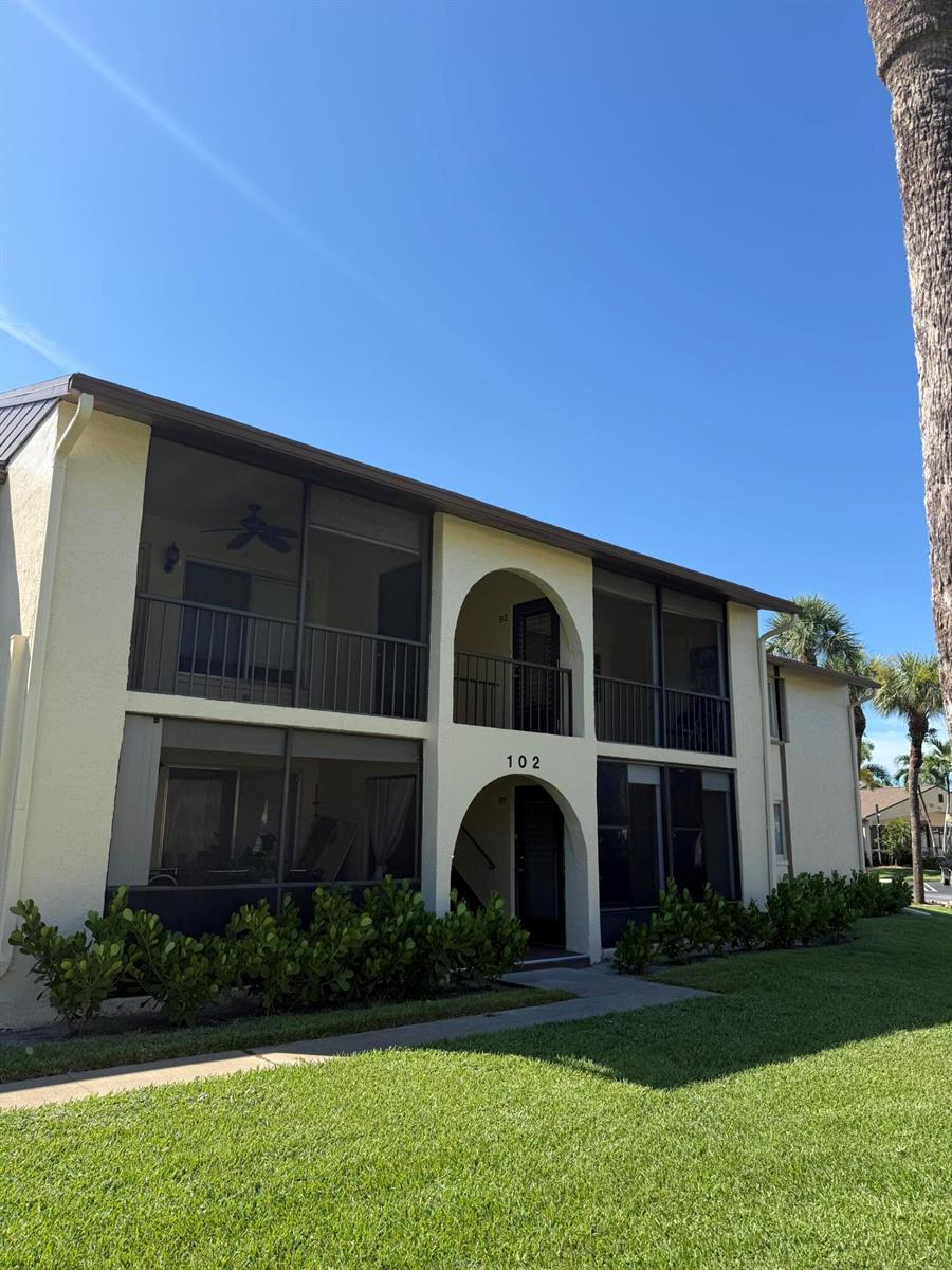 102 LAKE PINE Circle # 2, FL 33463