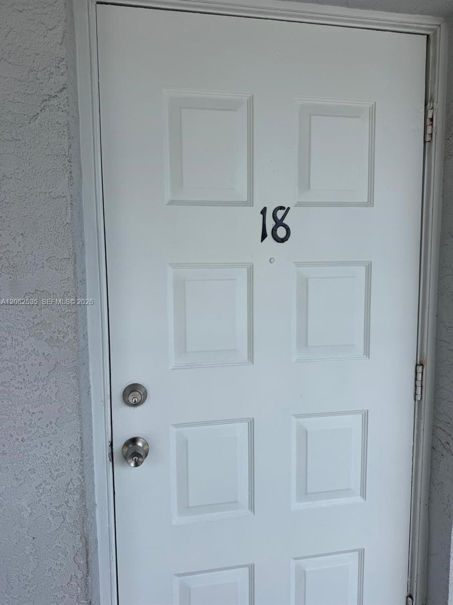 2401 Van Buren St APT 18, Hollywood FL 33020