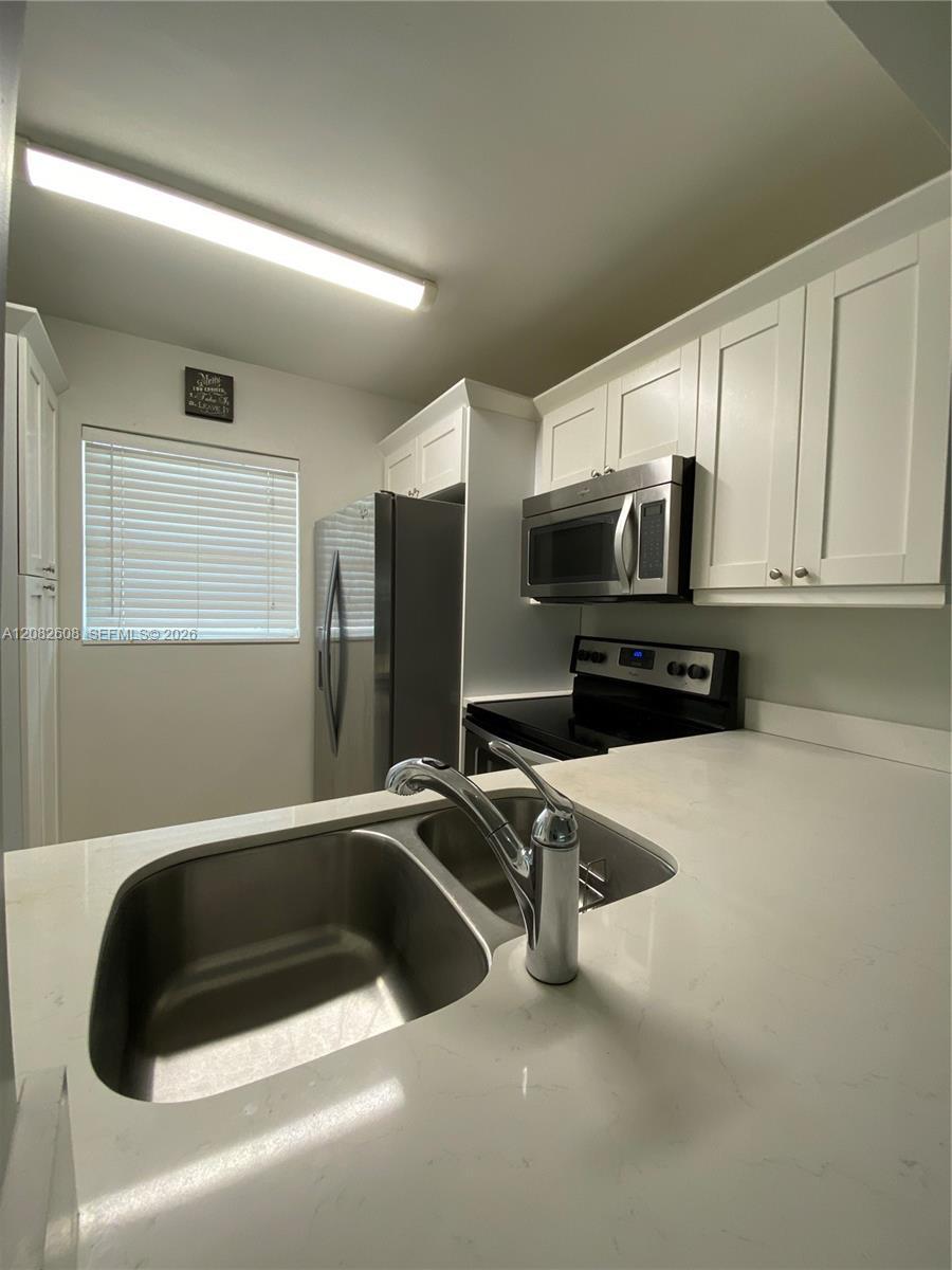 5181 W Oakland Park Blvd # 112, Lauderdale Lakes FL 33313