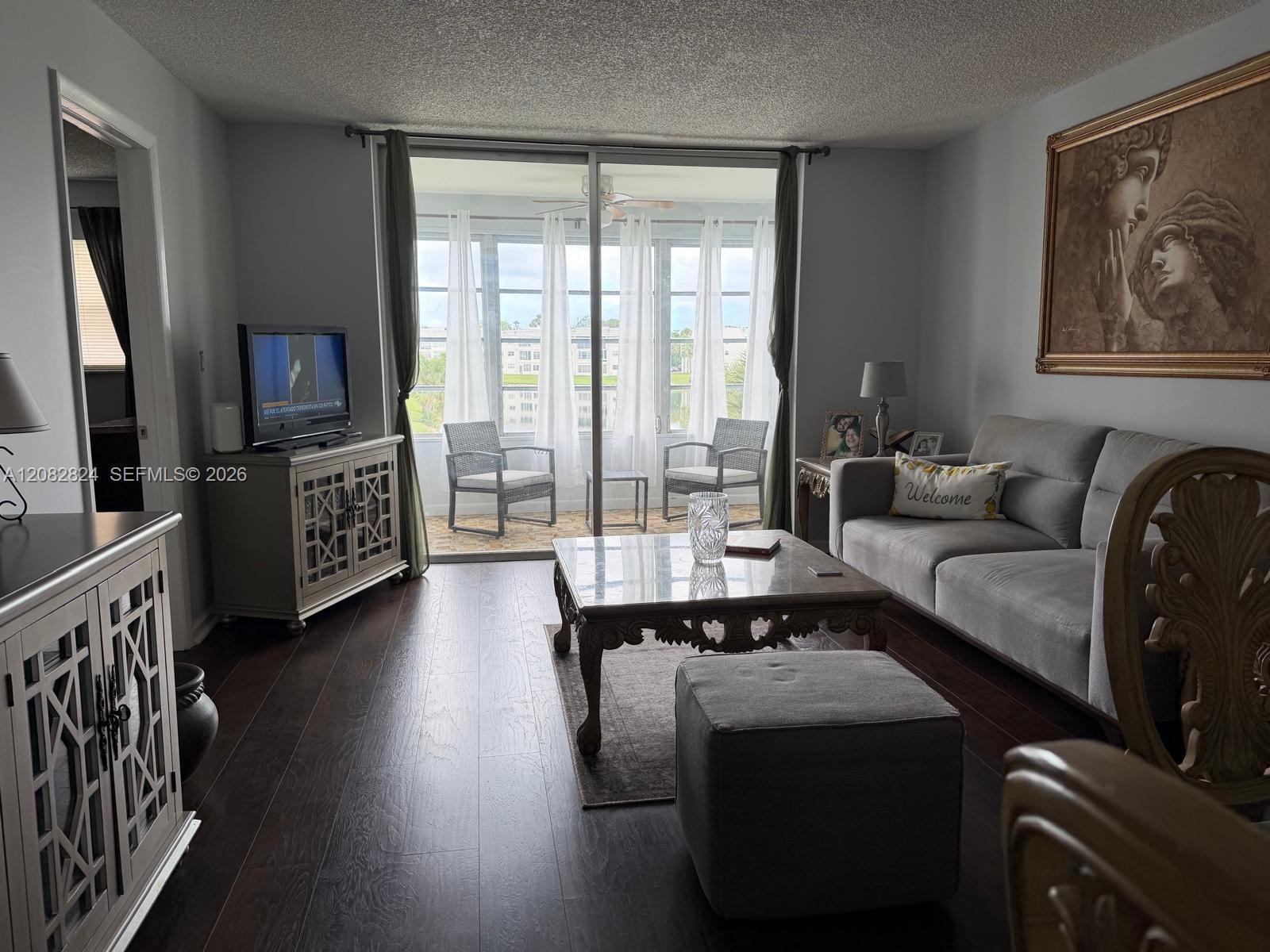 8220 Sunrise Lakes Blvd # 211, Sunrise FL 33322
