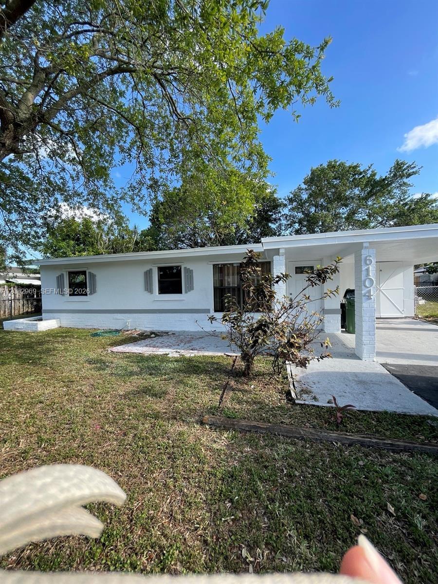 6104 NW 10th St, Margate FL 33063