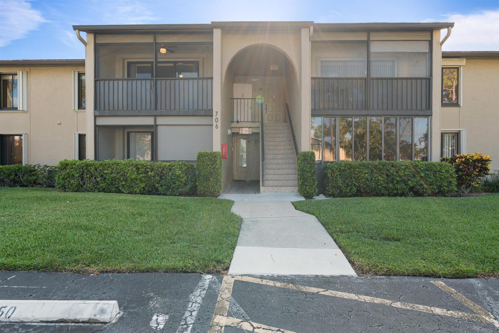 706 Sunny Pine Way # E2, FL 33415