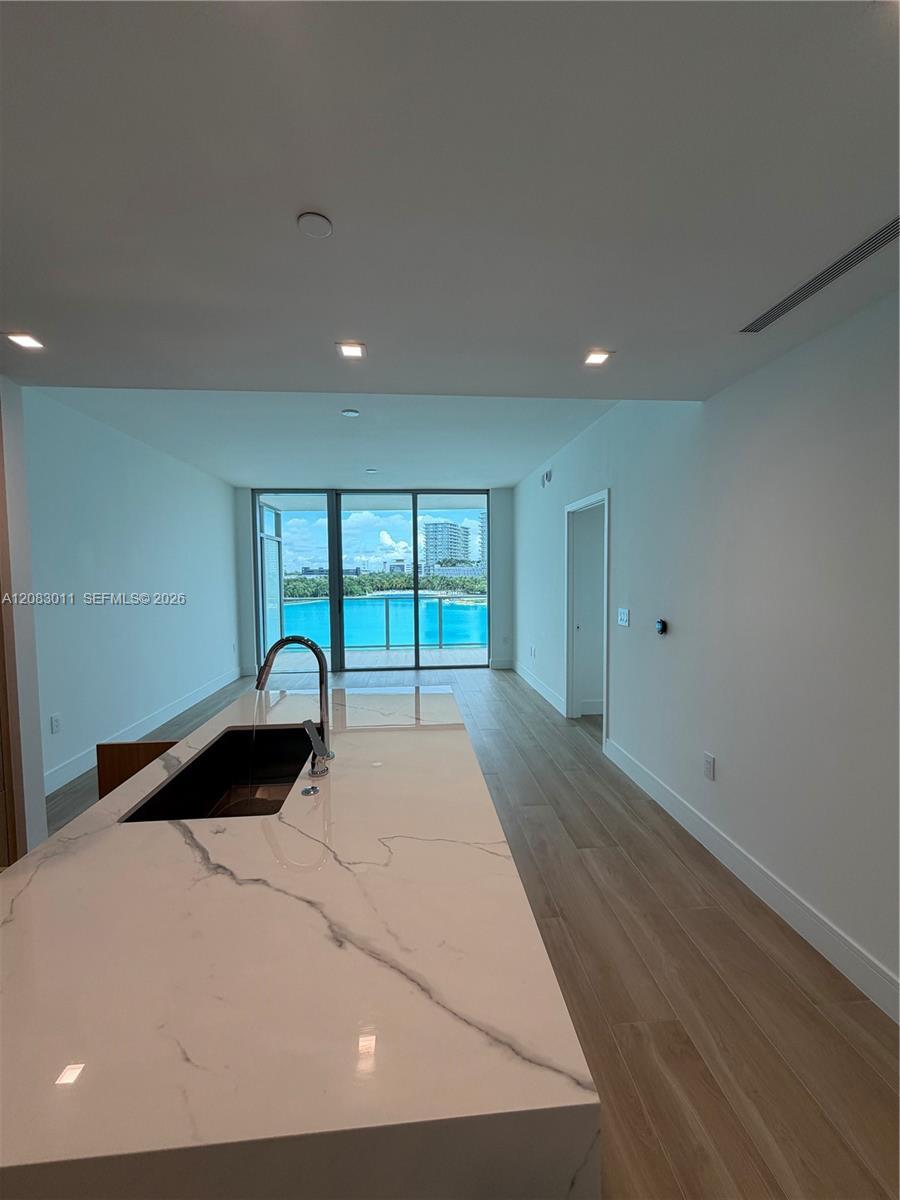 2411 Laguna Cir # 307, North Miami FL 33181