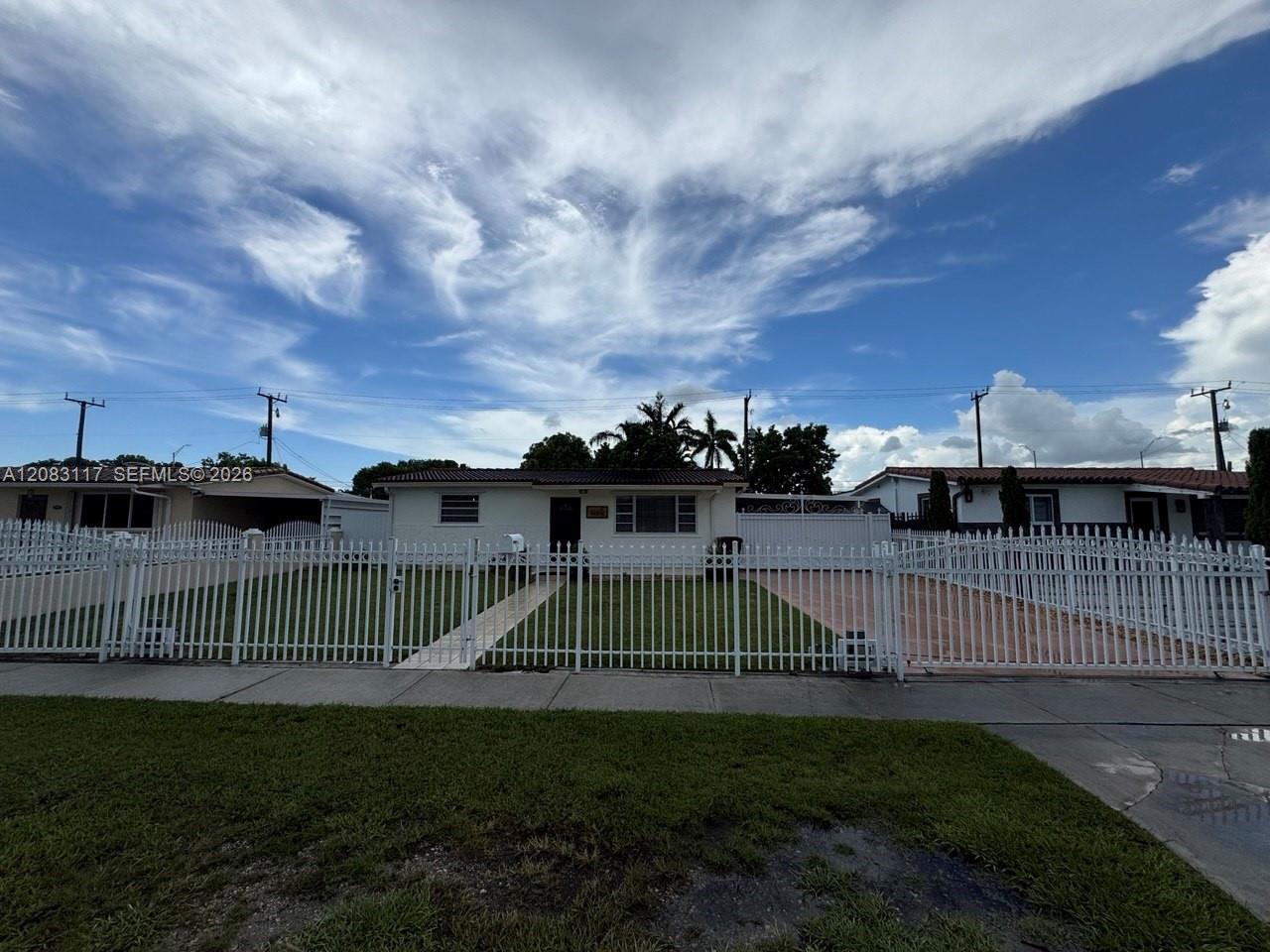 1160 W 33rd Pl, Hialeah FL 33012
