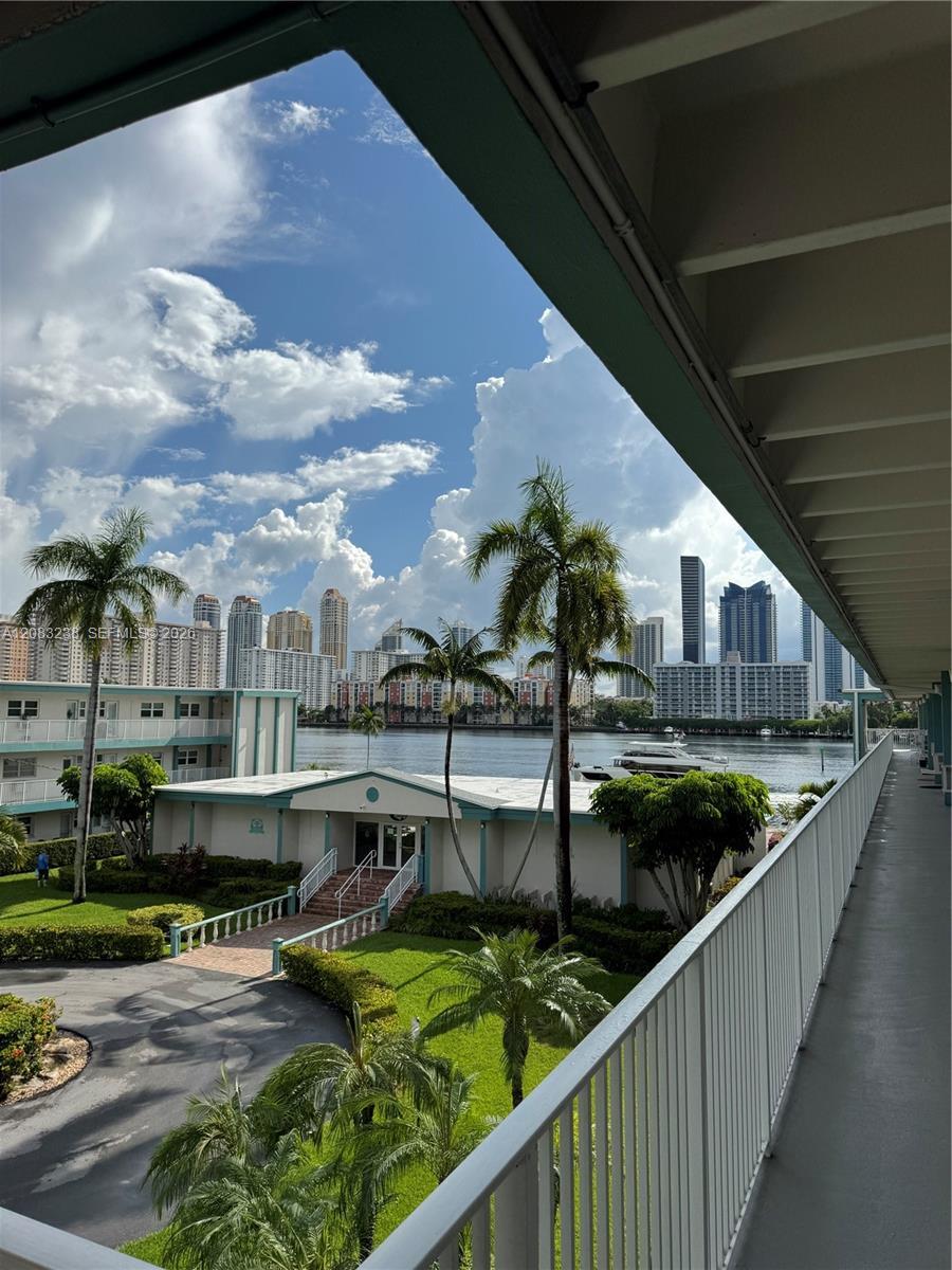 3922 NE 166th St # S305, North Miami Beach FL 33160