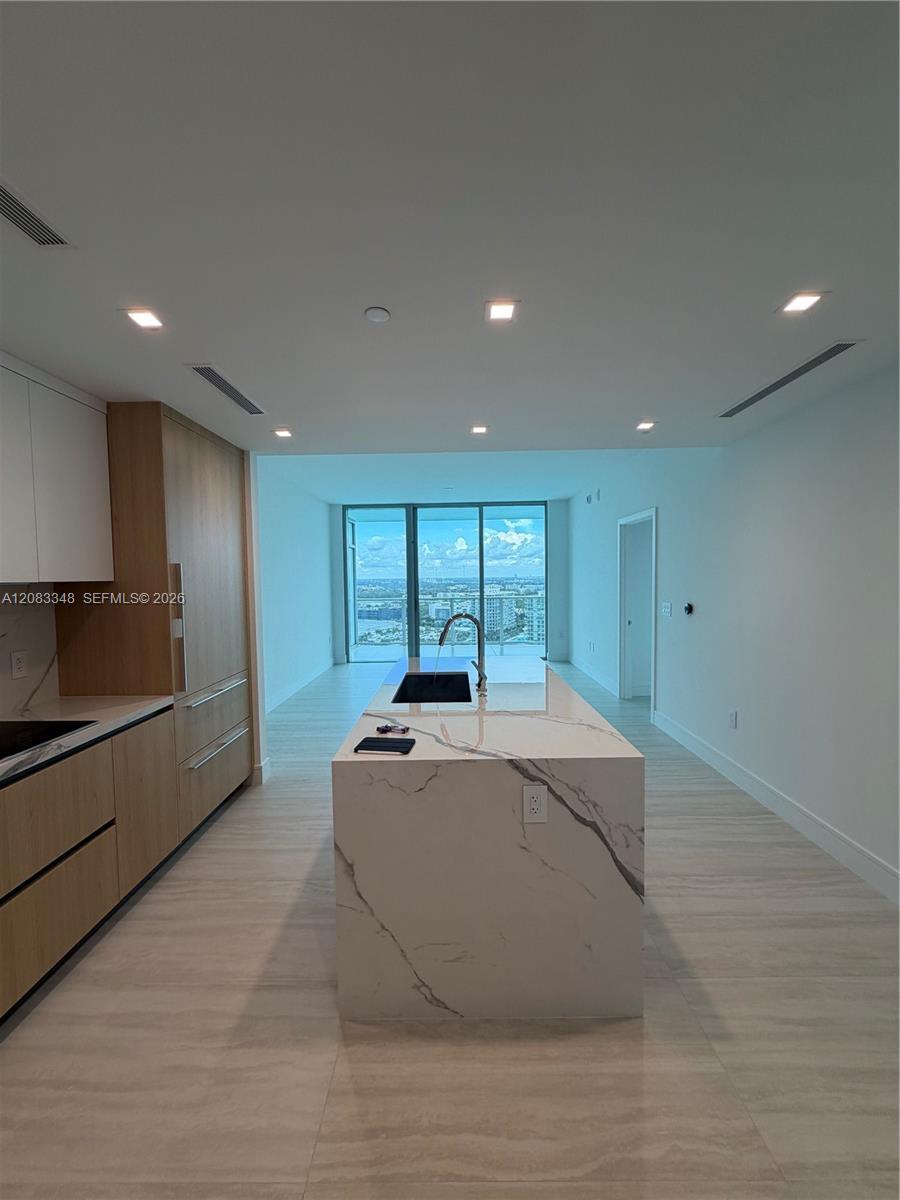 2411 Laguna Cir # 2307, North Miami FL 33181