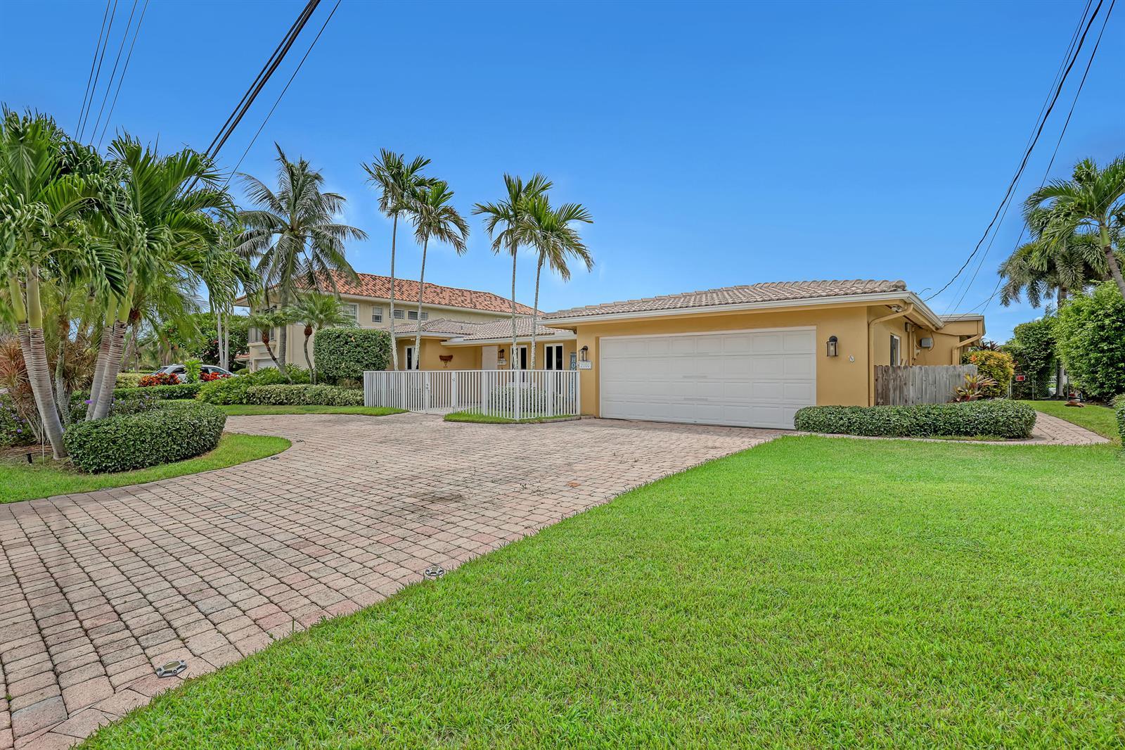 2100 NE 30th Street, Lighthouse Point FL 33064