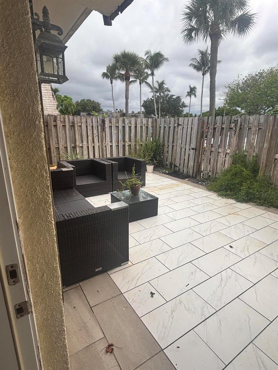 113 W LAKE ARBOR Drive, Palm Springs FL 33461