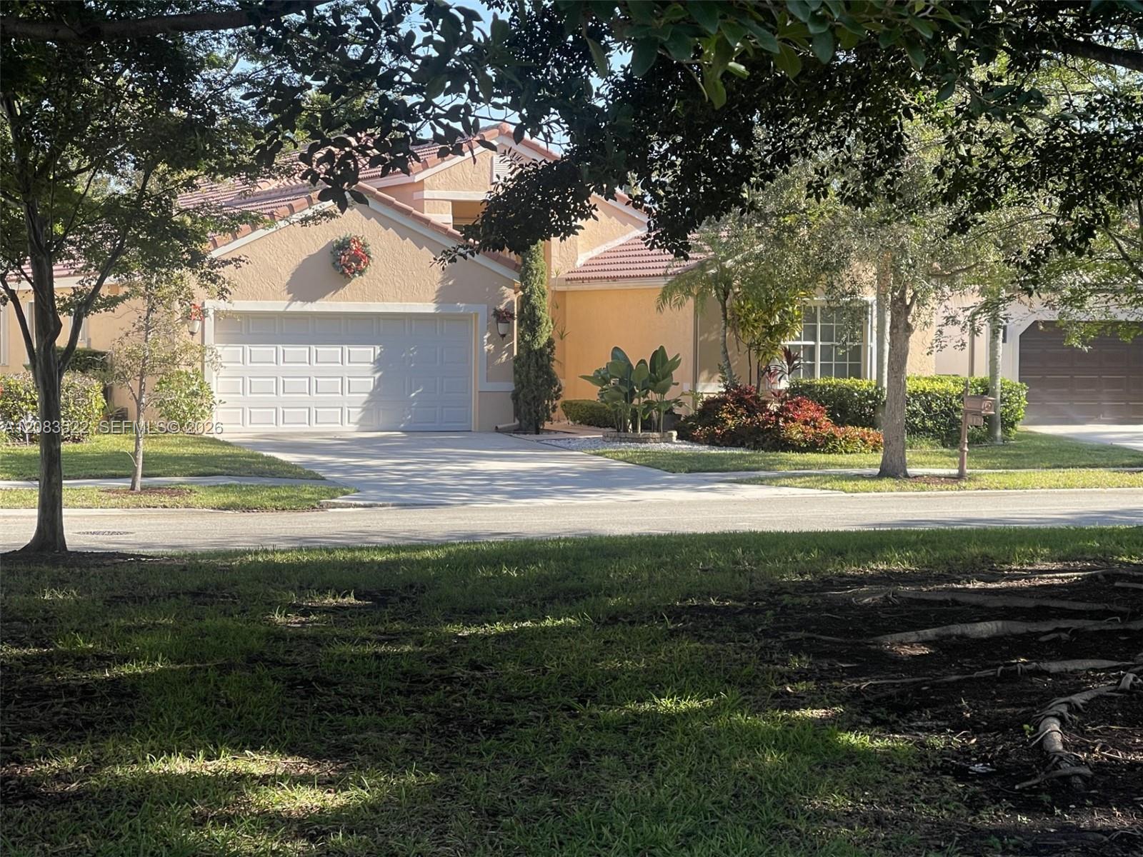 412 Cameron Dr, Weston FL 33326