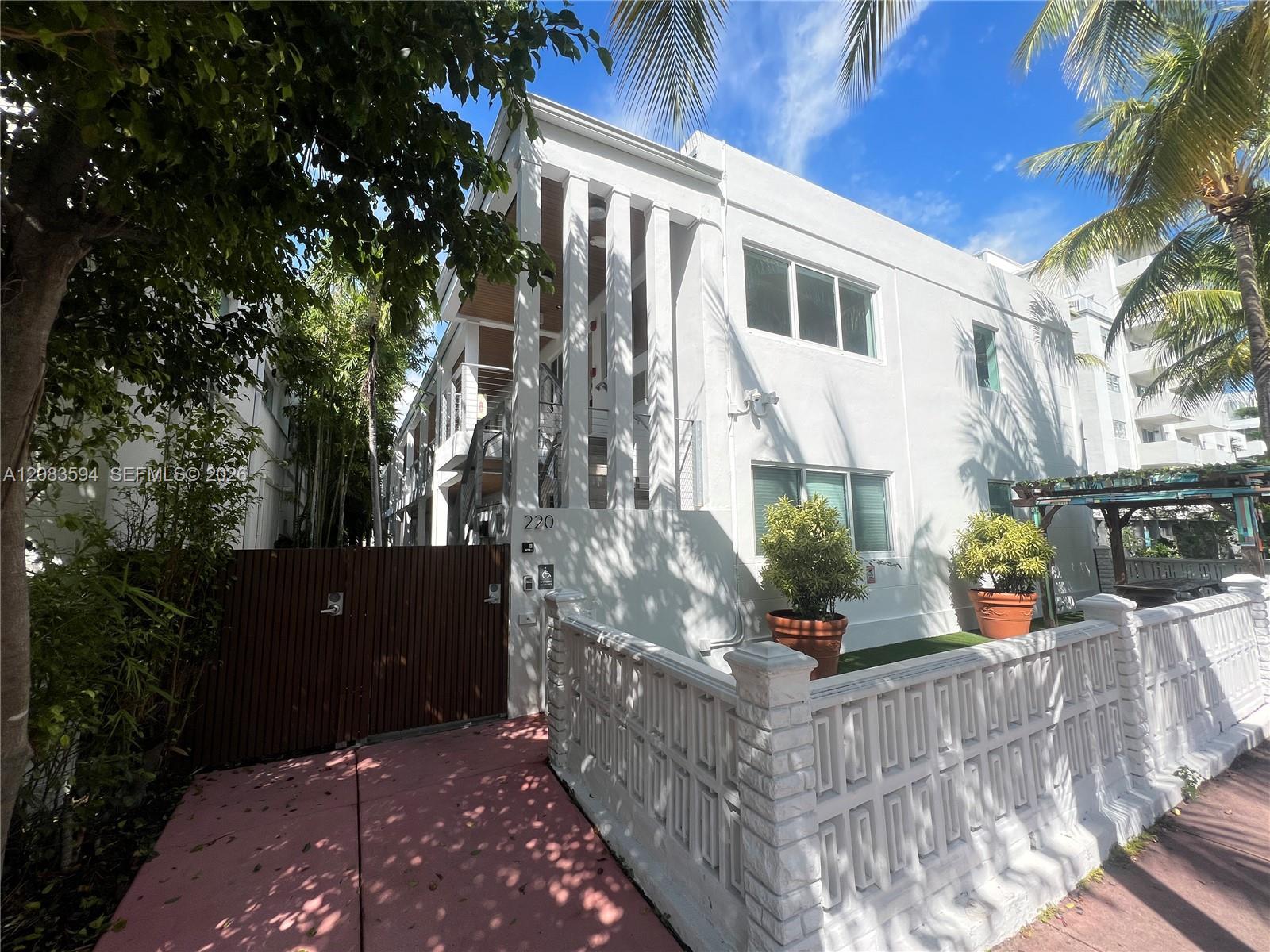 220 Collins Ave # 8B, Miami Beach FL 33139