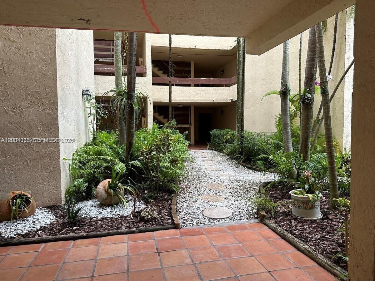 12455 SW 93rd Ter # 204T, Miami FL 33186