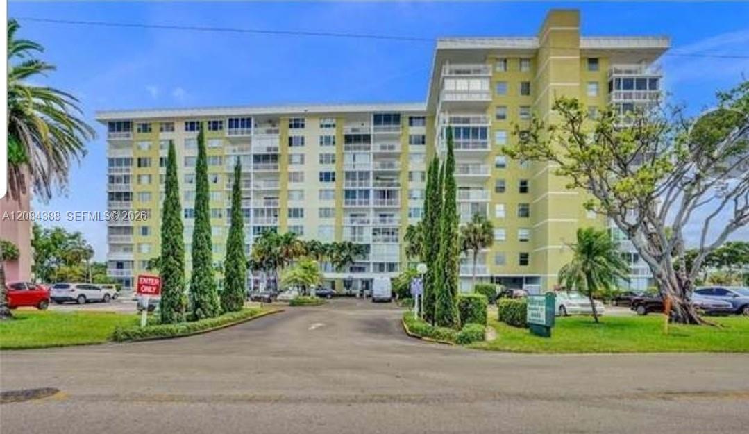 4400 Hillcrest Dr # B, Hollywood FL 33021