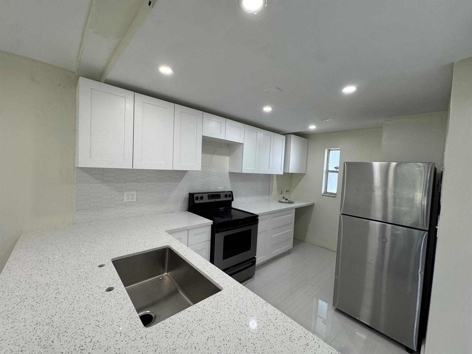 8000 FAIRVIEW Drive # 209, Tamarac FL 33321