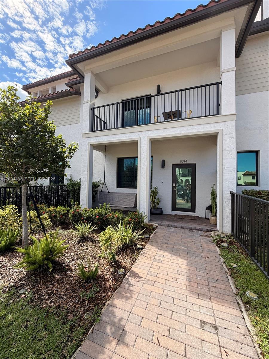 8316 NW 43rd St, Doral FL 33166
