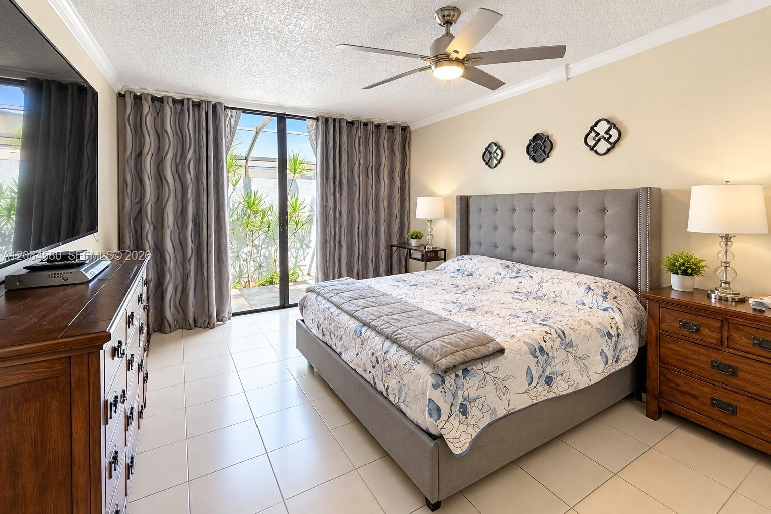 1401 W Golfview Dr, Pembroke Pines FL 33026