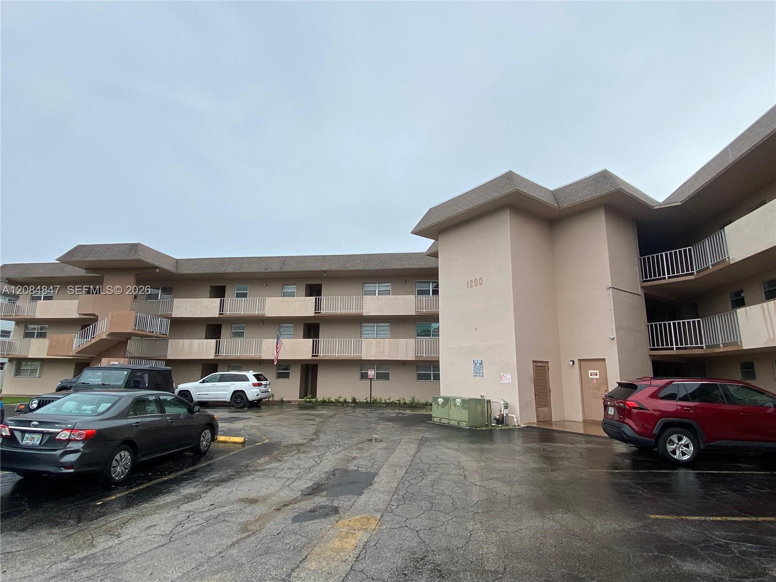 1200 Tallwood Ave # 102, Hollywood FL 33021