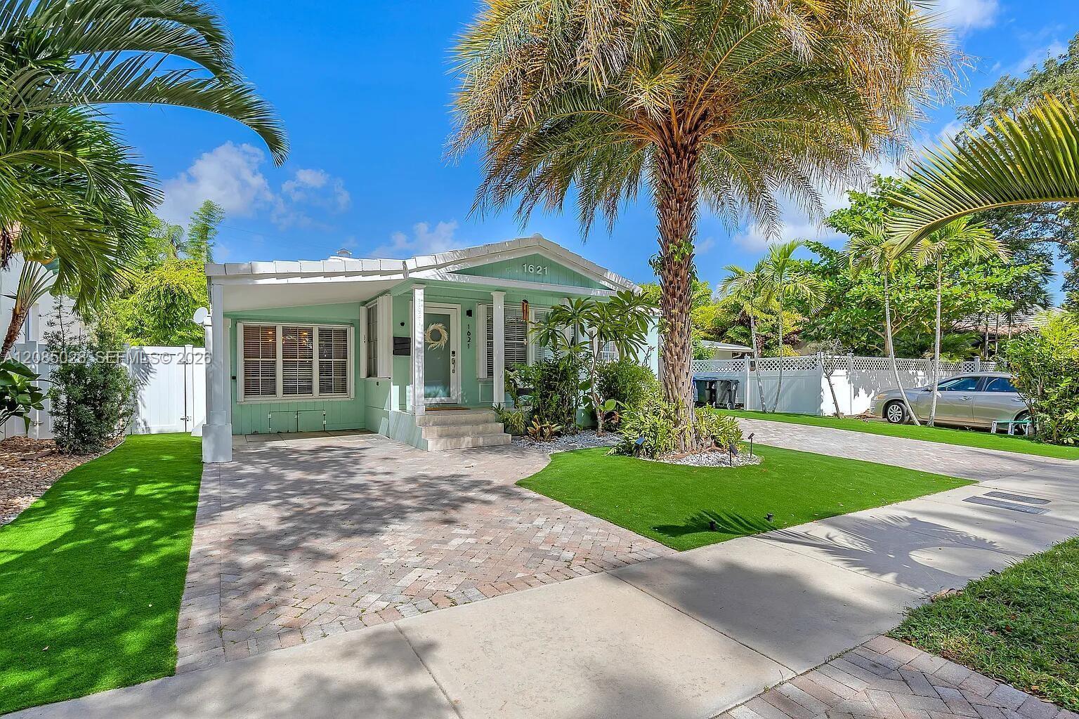 1621 NE 3rd Ct, Fort Lauderdale FL 33301