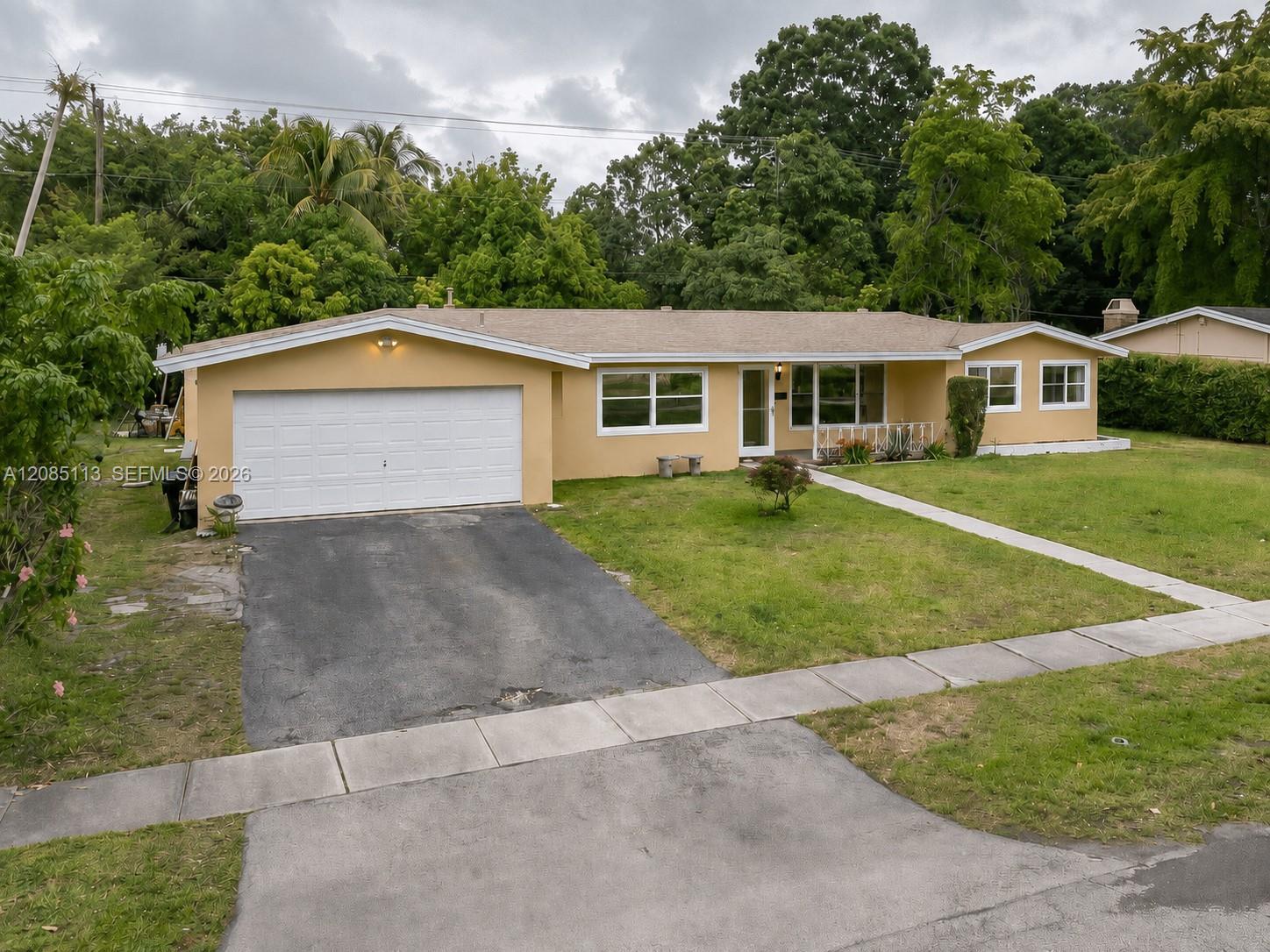 890 NW 65th Ave, Plantation FL 33317