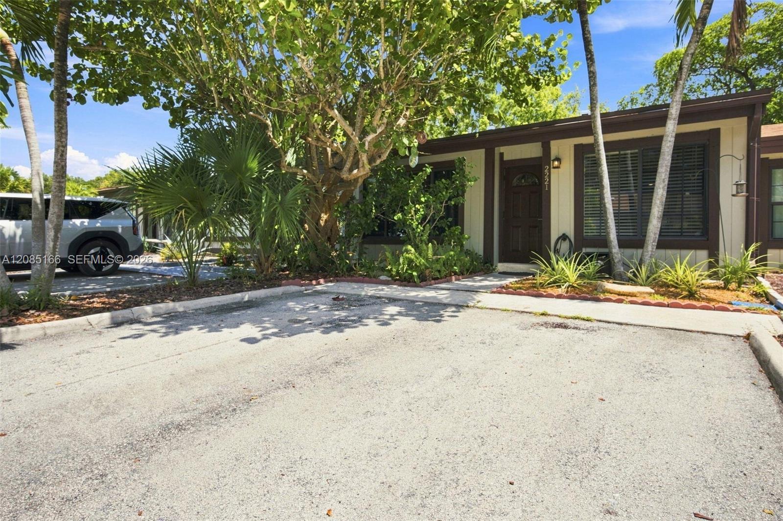 2221 Buttonwood Ave, Pembroke Pines FL 33026