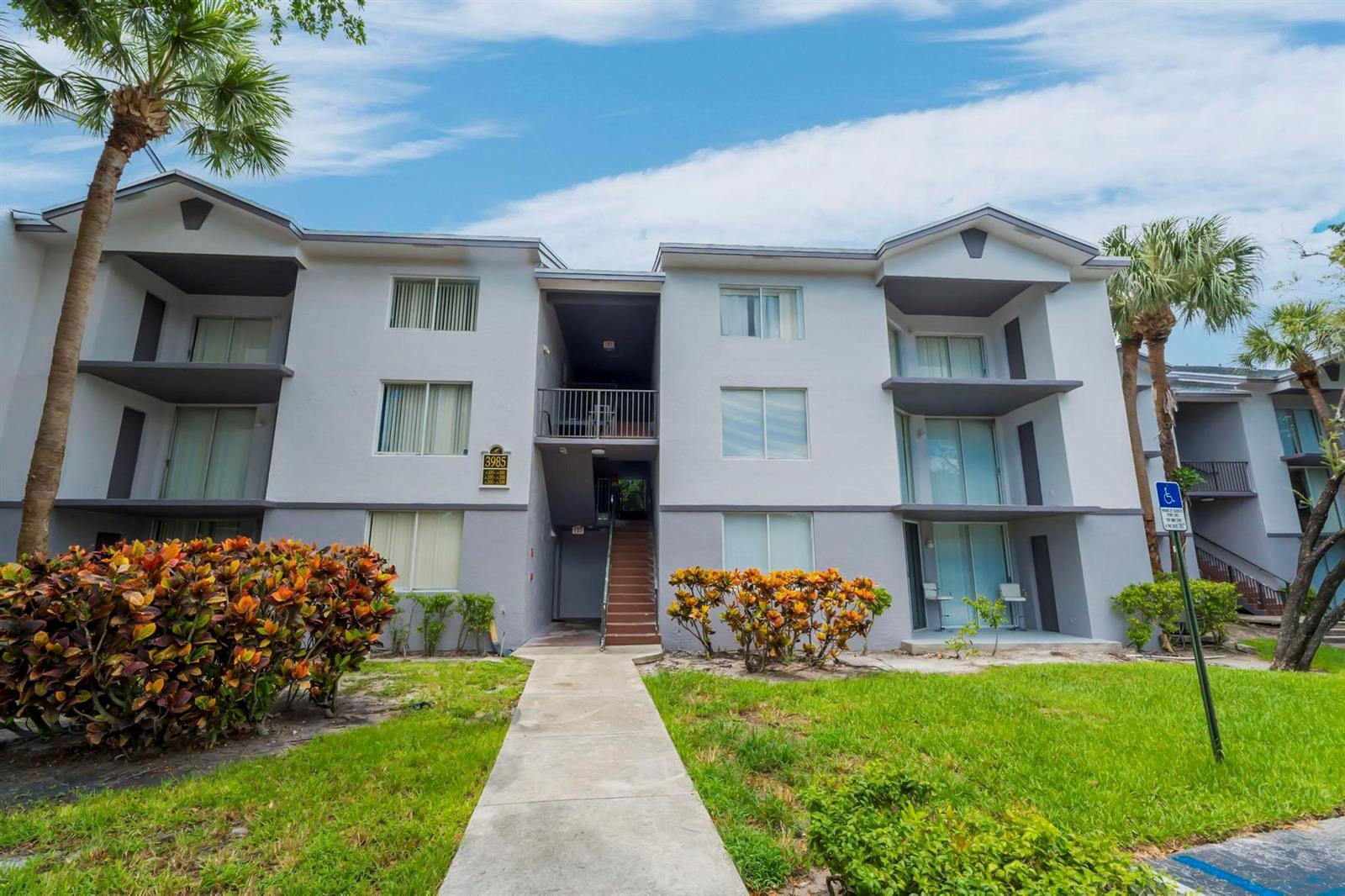 3985 W MCNAB Road # A108, Pompano Beach FL 33069