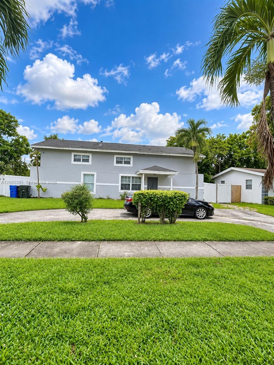 4420 NW 37th St, Lauderdale Lakes FL 33319