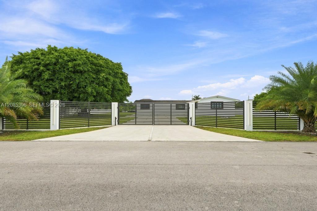 100 NW 120th Ave, Miami FL 33182