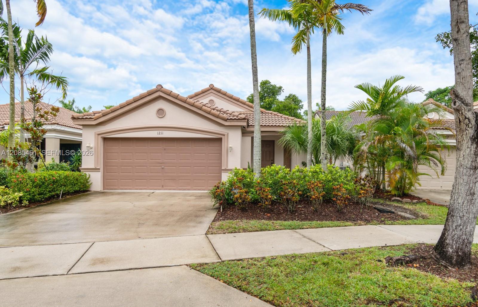 1211 Golden Cane Dr, Weston FL 33327