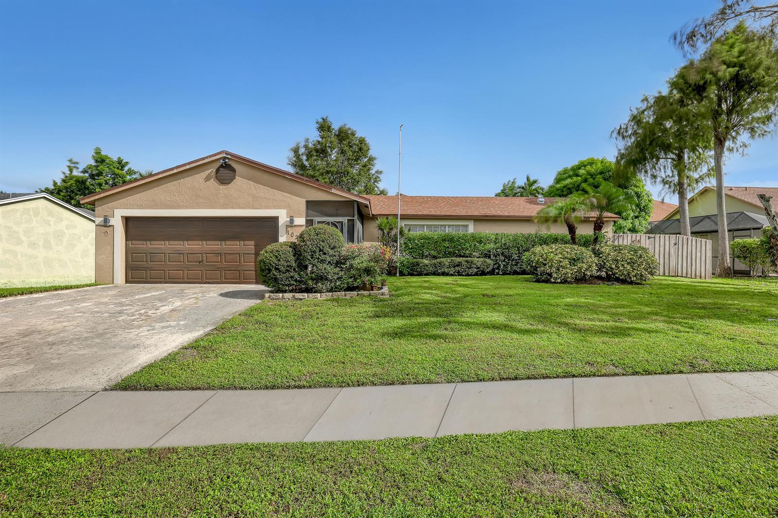 102 SAND PINE Way, Royal Palm Beach FL 33411